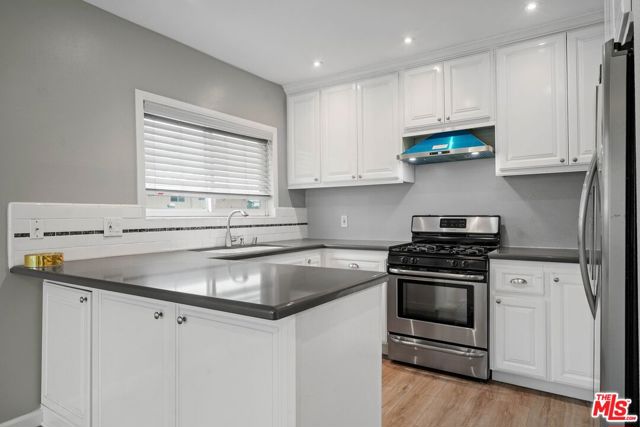 11938 Courtleigh Drive, Los Angeles CA: https://media.crmls.org/mediaz/9f09576a-e1d7-45af-8de3-fa55071e8fcd.jpg