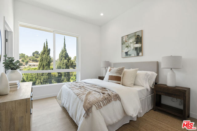 1046 Oban Drive, Los Angeles CA: https://media.crmls.org/mediaz/9f09dbba-e522-45ef-8222-50484820fef8.jpg