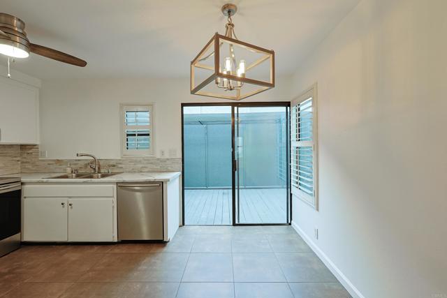 Detail Gallery Image 8 of 44 For 1222 River Glen Rw #65,  San Diego,  CA 92111 - 2 Beds | 1 Baths