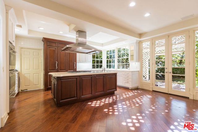 12386 Ridge Circle, Los Angeles CA: https://media.crmls.org/mediaz/9f0a6fd4-ae7f-4170-8a49-e4ff962101a6.jpg