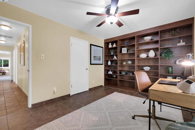 17561 Vineyard Rd, Castro Valley CA: https://media.crmls.org/mediaz/9f0aa94e-32e0-4518-81a6-61dc974e013d.jpg