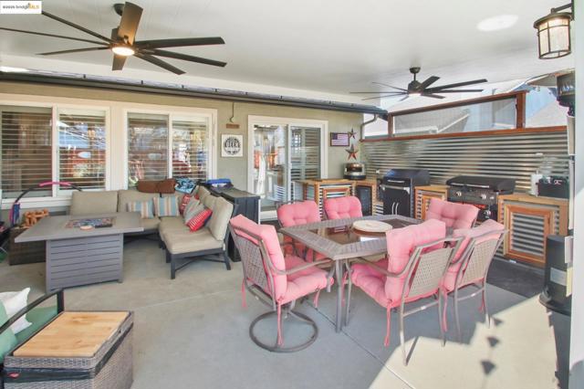 3050 Browning Ct, Brentwood CA: https://media.crmls.org/mediaz/9f0aaf93-ea5f-425e-ac01-d9635c27b500.jpg