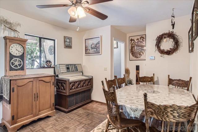 531 Silverbrook Dr, El Cajon CA: https://media.crmls.org/mediaz/9f0ab79e-dbd3-4494-ba68-a63b610be587.jpg