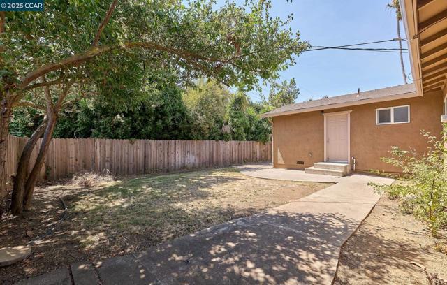 345 Swan Way, Vallejo CA: https://media.crmls.org/mediaz/9f0adef8-9f37-4b48-86a6-9193bdd26a54.jpg