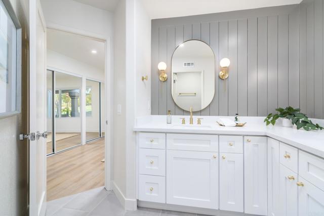 Detail Gallery Image 18 of 32 For 12142 Royal Birkdale Row F, San Diego,  CA 92128 - 2 Beds | 2 Baths