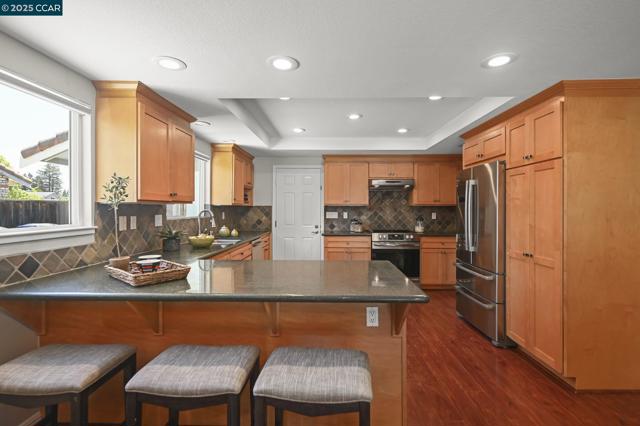 84 Tumbleweed Ct, San Ramon CA: https://media.crmls.org/mediaz/9f0ba7f4-af62-4556-bf0a-4b310c70596e.jpg