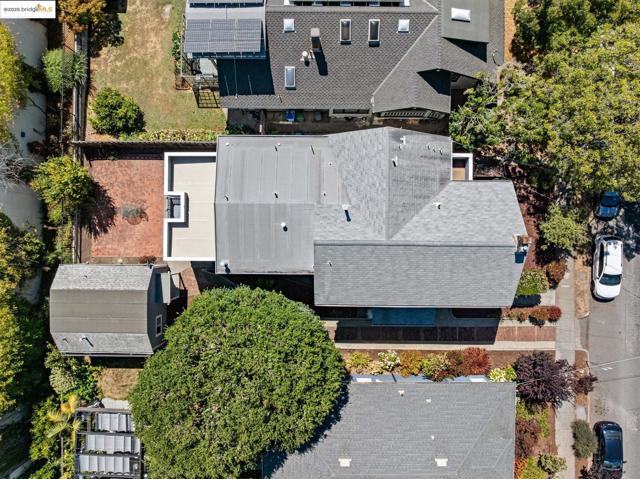 2714 Ave, Berkeley CA: https://media.crmls.org/mediaz/9f0bc449-07bf-4e3c-a01c-e8328c62e67d.jpg
