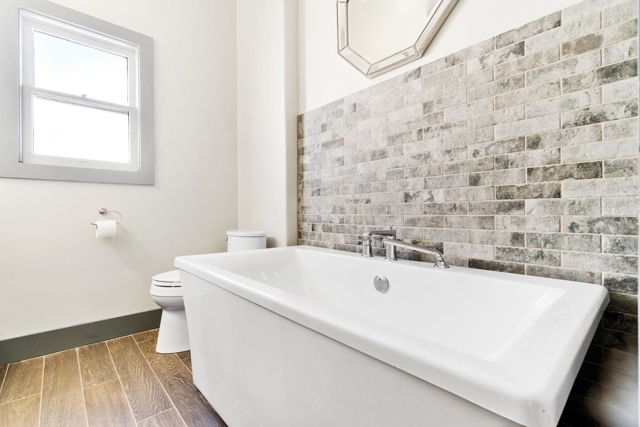 548 37th St, Oakland CA: https://media.crmls.org/mediaz/9f0bda42-826c-440b-997e-5946f8ee5154.jpg