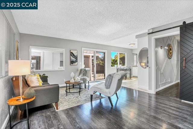 1821 Alicante Ct, Concord CA: https://media.crmls.org/mediaz/9f0ccc94-672e-41af-9bf3-69ff9d762ef9.jpg