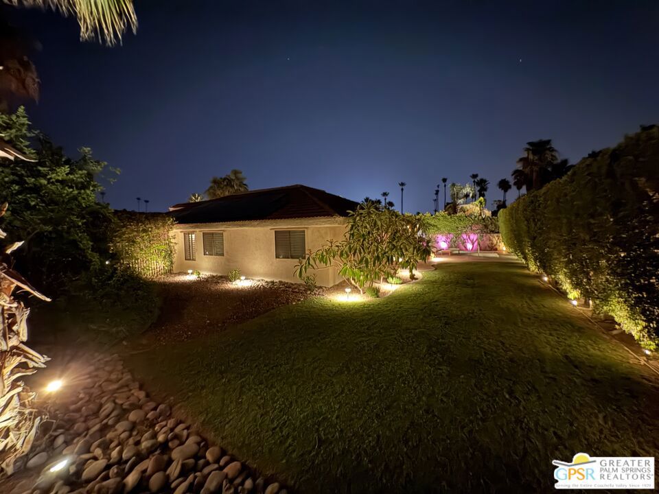https://media.crmls.org/mediaz/9f0cd1b1-0d69-477e-93fc-7fd0e510a7e6.jpg?preset=X-Large
