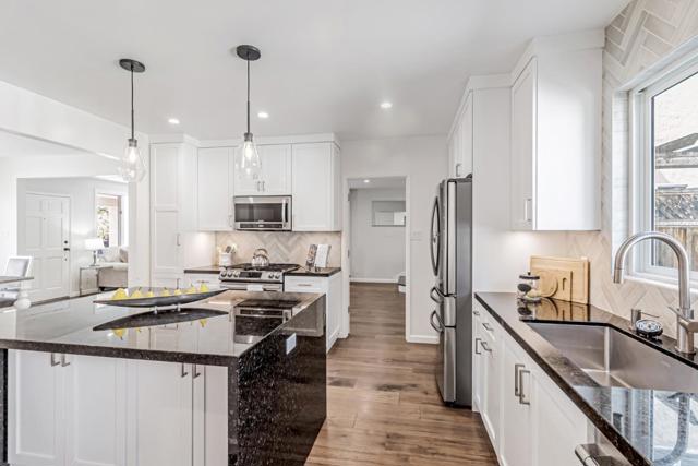 71 Nueva Avenue, Redwood City CA: https://media.crmls.org/mediaz/9f0cf8d5-79d2-4f86-bb93-c61c3f8d2a37.jpg