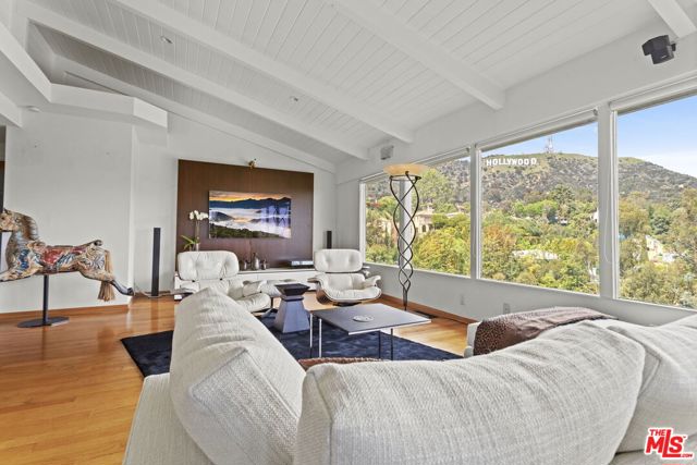 3162 Durand Drive, Los Angeles CA: https://media.crmls.org/mediaz/9f0d4e4e-9d6b-4286-b3fb-5304501ffccb.jpg