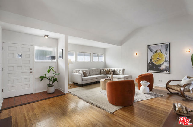 2316 Kenilworth Avenue, Los Angeles CA: https://media.crmls.org/mediaz/9f0d4fec-86b0-4921-a02d-6db61407308b.jpg