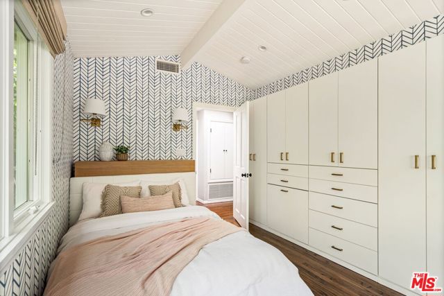 4071 Mandeville Canyon Road, Los Angeles CA: https://media.crmls.org/mediaz/9f0d5115-1643-4866-be99-57250ae55b98.jpg