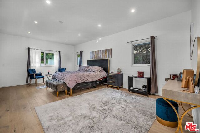 10321 Rochester Avenue, Los Angeles CA: https://media.crmls.org/mediaz/9f0dc3d8-680b-4e0c-97cf-635703e7ddf8.jpg