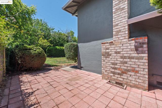 13185 Clairepointe Way, Oakland CA: https://media.crmls.org/mediaz/9f0e32b7-c215-4bc6-85ec-dc29c76dc575.jpg