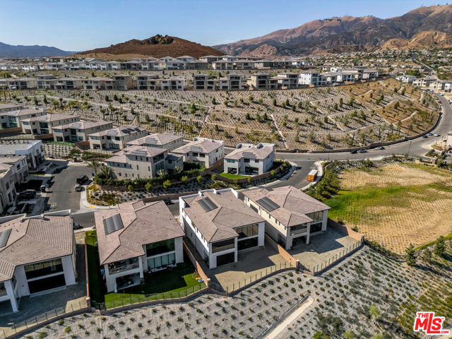 11740 Abbey Lane, Porter Ranch CA: https://media.crmls.org/mediaz/9f0e38c4-7c9e-49bb-92e1-4e0524a1af7d.jpg