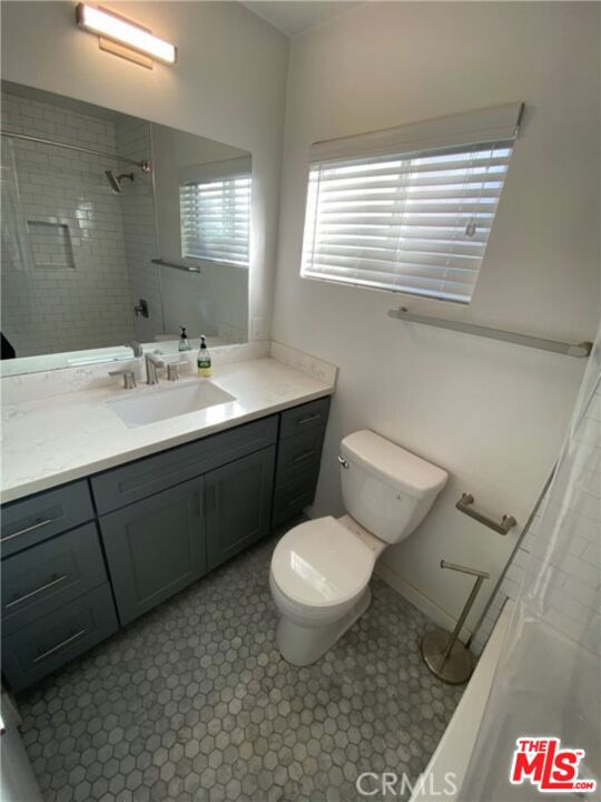 3422 Holyoke Drive, Los Angeles CA: https://media.crmls.org/mediaz/9f0e8034-cfad-4008-ad0e-364f9f9c2001.jpg