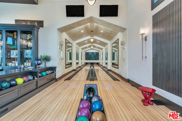 25201 Prado Del Misterio, Calabasas CA: https://media.crmls.org/mediaz/9f0e9952-44c0-44e8-beee-31f8aed9b491.jpg