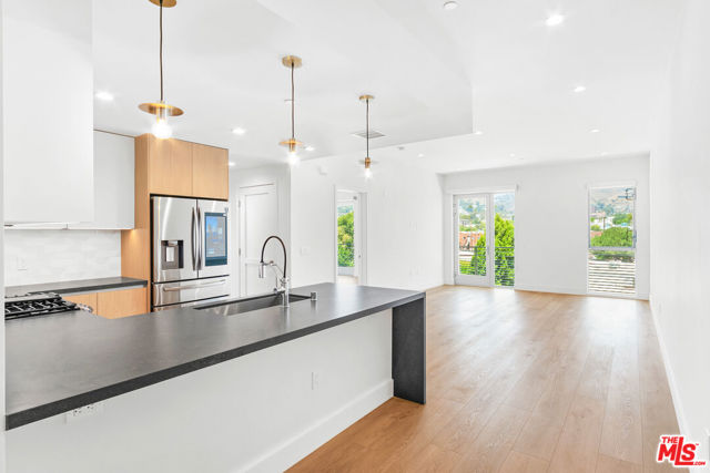 1001 N FAIRFAX Avenue, West Hollywood CA: https://media.crmls.org/mediaz/9f0ee050-14d3-4723-99fd-802967662601.jpg