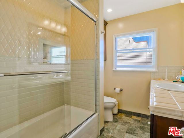 438 S Palm Drive, Beverly Hills CA: https://media.crmls.org/mediaz/9f0fbf20-4566-475f-aabb-b3eb392cca29.jpg