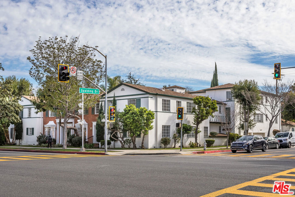 https://media.crmls.org/mediaz/9f0fd8ad-5073-4ce3-bc38-10e39df68bf0.jpg?preset=X-Large