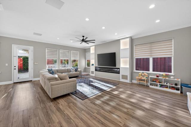 19127 Legend Court, Morgan Hill CA: https://media.crmls.org/mediaz/9f0fe6b6-aa62-4782-88d5-7570f7d14ce1.jpg