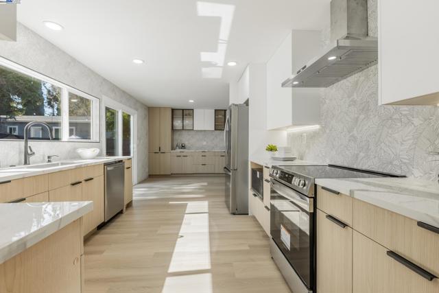 1568 Fallen Leaf Dr, Milpitas CA: https://media.crmls.org/mediaz/9f10066e-4717-492c-9516-8969408a4050.jpg