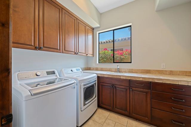 81080 Shinnecock, La Quinta CA: https://media.crmls.org/mediaz/9f108dfa-caa6-4dfa-aa67-93dd870af1d5.jpg