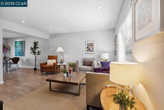 1237 Pine Creek Way, Concord CA: https://media.crmls.org/mediaz/9f1113ba-2959-42dc-be68-40292db3aa00.jpg