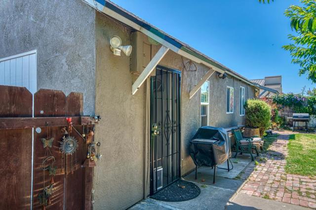1117 Garner Avenue, Salinas CA: https://media.crmls.org/mediaz/9f111da2-2ae0-4350-ab22-80a67641c4ed.jpg