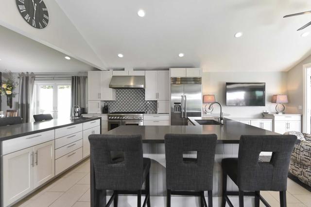 7068 Estrella De Mar, Carlsbad CA: https://media.crmls.org/mediaz/9f114575-3359-4523-9621-d9a20680724c.jpg