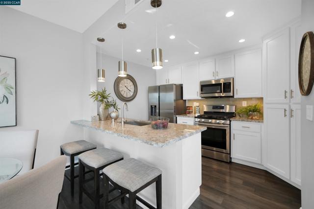 314 Skyline Dr, San Ramon CA: https://media.crmls.org/mediaz/9f12008b-e501-4ce7-90af-03b9636f13c4.jpg