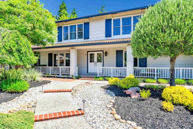 216 Salamanca Ct, San Ramon CA: https://media.crmls.org/mediaz/9f1238bc-dd2b-4845-a288-ca205fbfe244.jpg