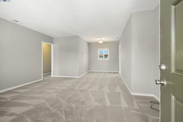456 Custer Rd, Hayward CA: https://media.crmls.org/mediaz/9f123acf-1e8b-49ed-8e8f-58f9280aec38.jpg