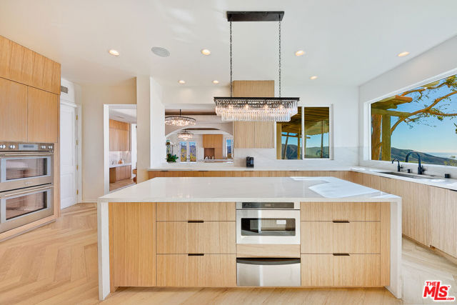 10502 Yellow Hill Road, Malibu CA: https://media.crmls.org/mediaz/9f127cb7-55b8-4fe3-9e02-6dad871e6215.jpg