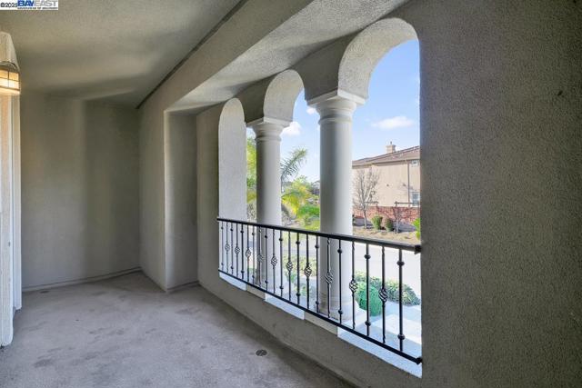 1037 Sunset Creek Ln, Pleasanton CA: https://media.crmls.org/mediaz/9f13d592-04c6-4e5f-9043-9dd04d8d1f03.jpg