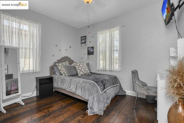 25 Solitude Ct, Oakley CA: https://media.crmls.org/mediaz/9f14219a-a0a6-4aa4-8fb1-c2ea0085e53f.jpg