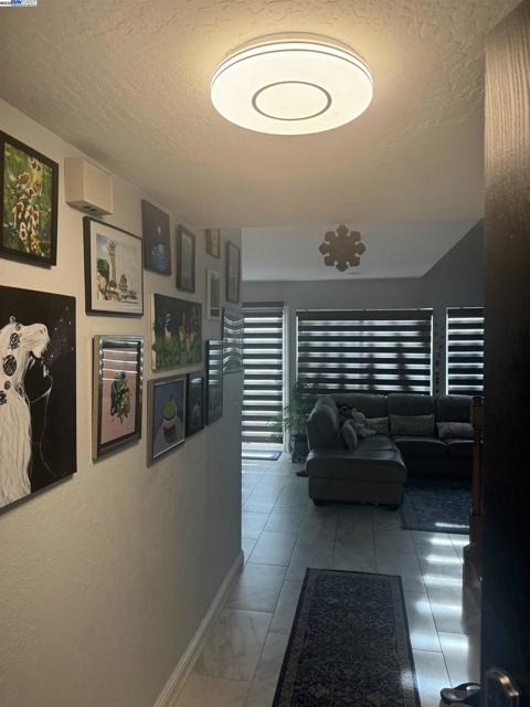 6649 Bunker Hill Ct, San Jose CA: https://media.crmls.org/mediaz/9f14b1cc-e2dc-4acc-bb86-9ae895a85457.jpg