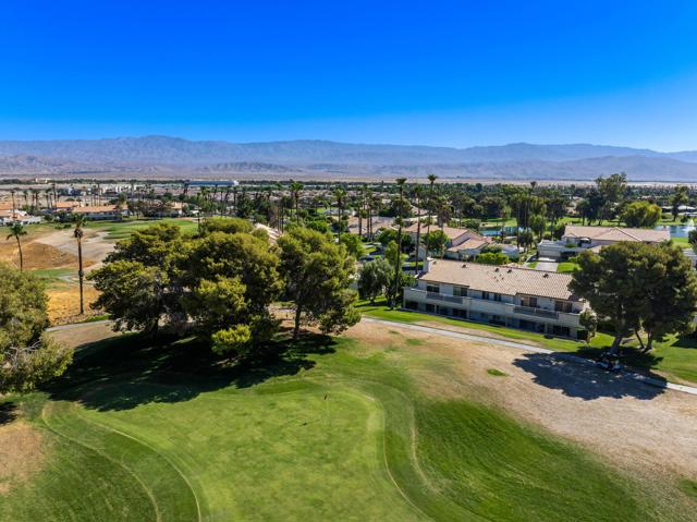 357 Desert Falls E Drive, Palm Desert CA: https://media.crmls.org/mediaz/9f14df23-a422-4ef6-9b2c-b8c1dc4f61df.jpg