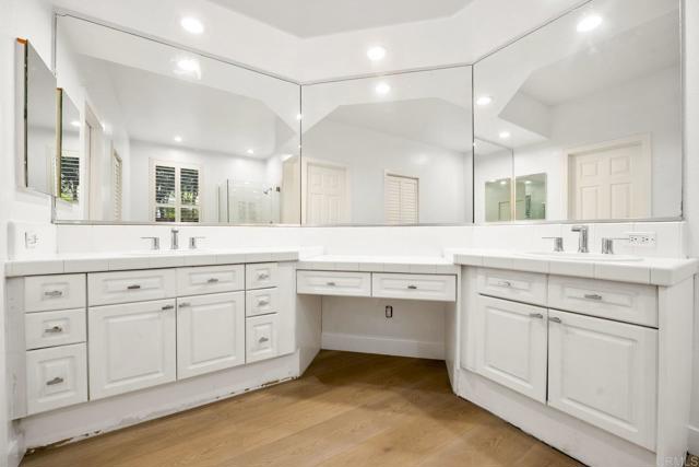 15801 Caminito Cantaras, Del Mar CA: https://media.crmls.org/mediaz/9f166485-3638-48de-841a-b7b1e377d4b8.jpg
