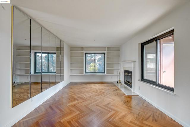 805 Red Leaf Court, San Francisco CA: https://media.crmls.org/mediaz/9f16d209-7a0a-4da5-985e-684b47d99c38.jpg