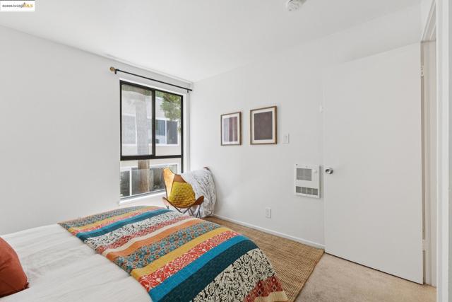 2632 Warring St, Berkeley CA: https://media.crmls.org/mediaz/9f1767ed-f666-4b7c-937d-4e74c76599df.jpg