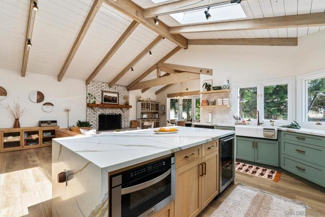 13953 Sagewood Dr, Poway CA: https://media.crmls.org/mediaz/9f179659-6666-4de0-b6bd-e3c6ac0cf035.jpg