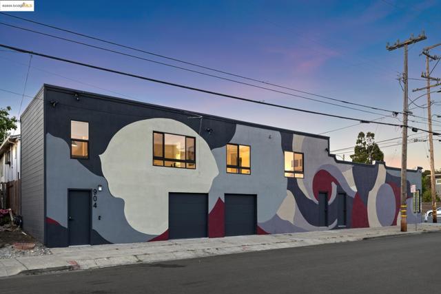 904 41st St, Oakland CA: https://media.crmls.org/mediaz/9f179761-087a-49df-85db-20698dab95d3.jpg