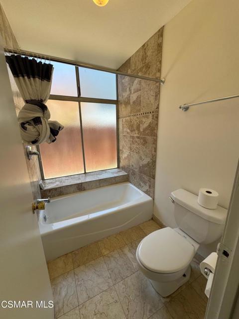 2722 Appalachian Court, Westlake Village CA: https://media.crmls.org/mediaz/9f17f24f-0323-4647-b648-8816f82daa90.jpg