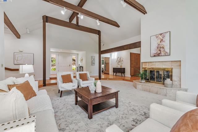 2394 Ironwood Pl, Alamo CA: https://media.crmls.org/mediaz/9f183ec0-9525-474d-8762-c182e9e8b3b1.jpg