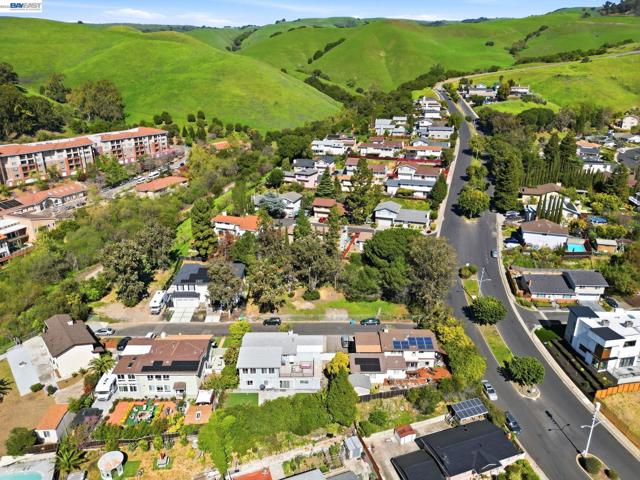 394 Appian Way, Union City CA: https://media.crmls.org/mediaz/9f190411-24a9-4625-a6de-b3c0a33b0ea3.jpg