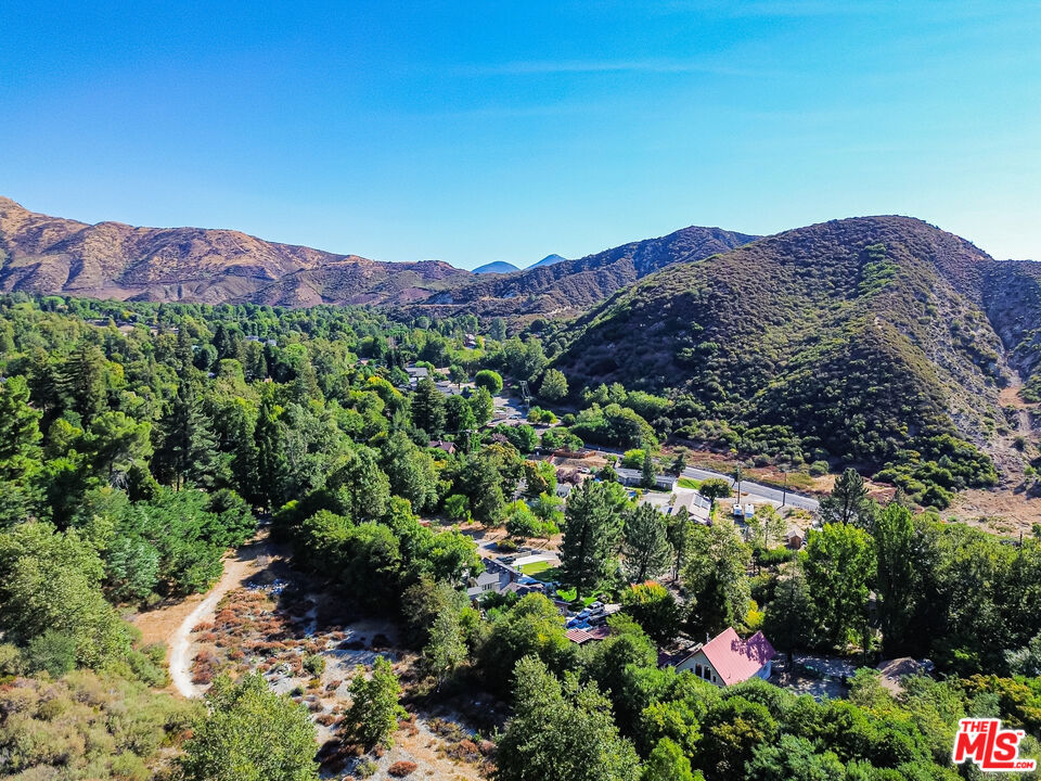 https://media.crmls.org/mediaz/9f1955b6-55ab-4037-bbae-f9ef0f97b2da.jpg?preset=X-Large
