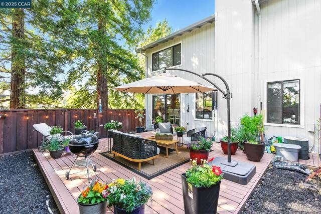 223 Via Pinada Ln, Martinez CA: https://media.crmls.org/mediaz/9f19cc9e-18ce-420c-af45-75fe9f0bf1be.jpg